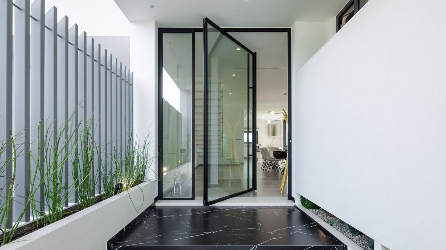 cua-nhom-slim-noi-that-mo-quay-6-1536x862